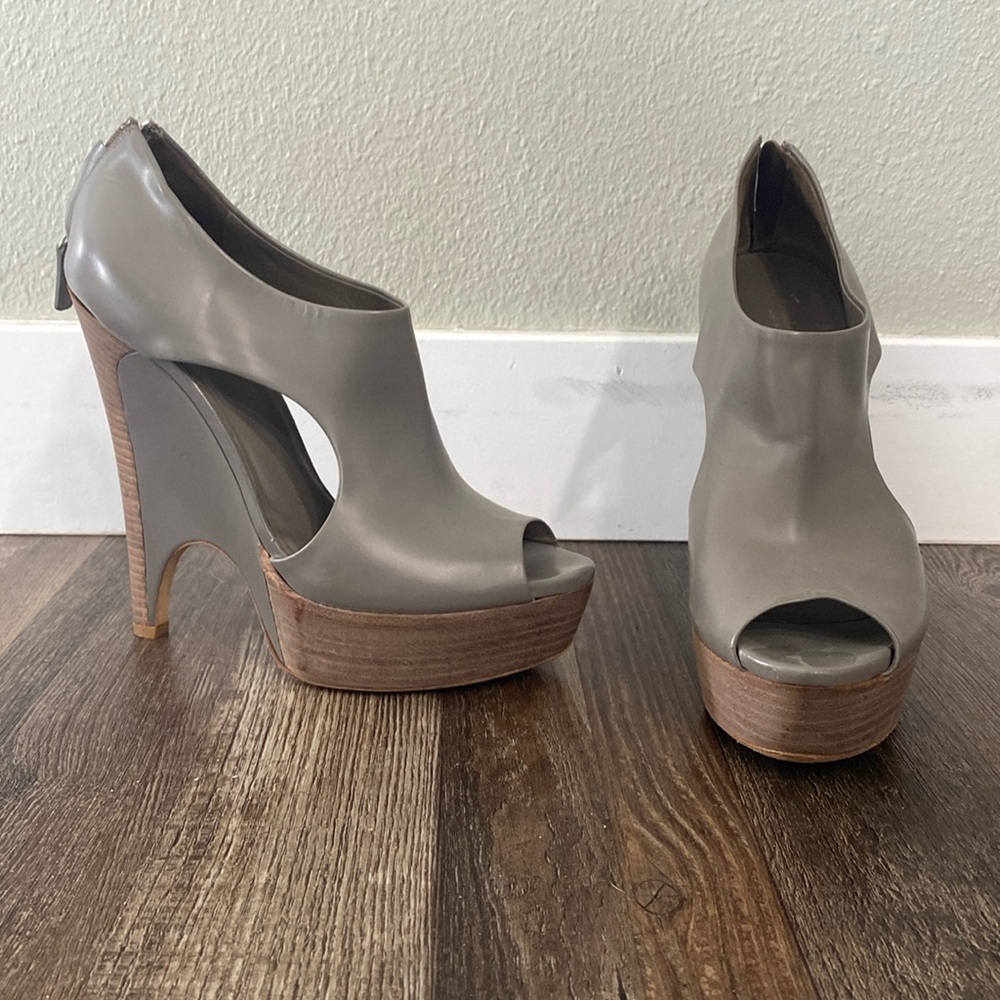 Gucci leather heels